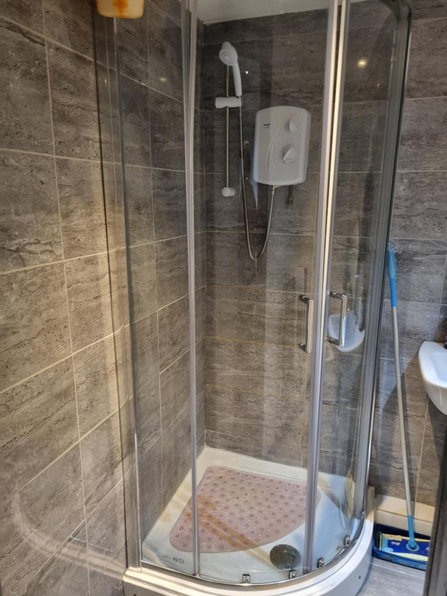 A Cosy Deluxe Size Studio With Queen Size And Sofa Bed Apartment Leeds  Exterior photo